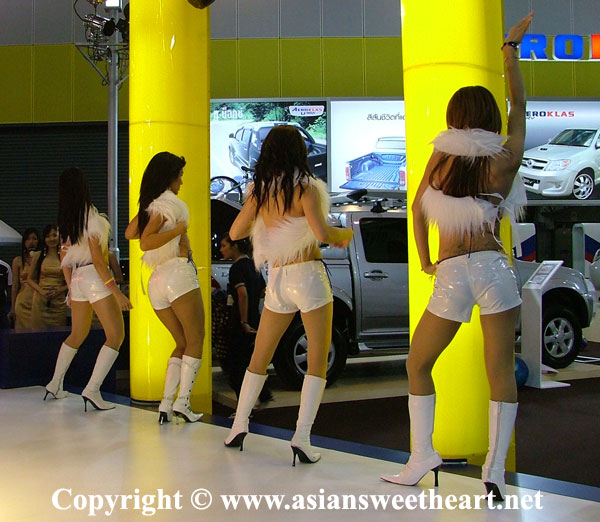 Auto accessory dancers start to wind it up with a show of their rear bumpers