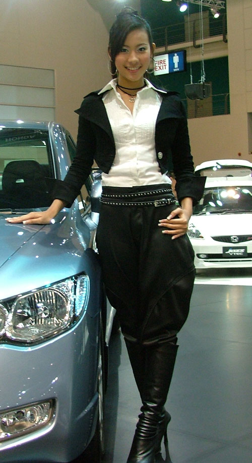 Very cute Thai girl at the motor show