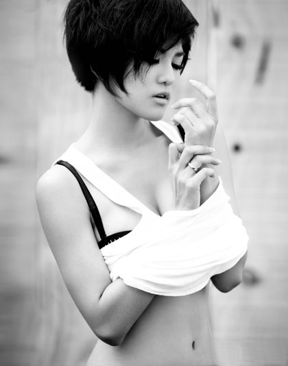 Koy cute short hair black and white photo in Mix