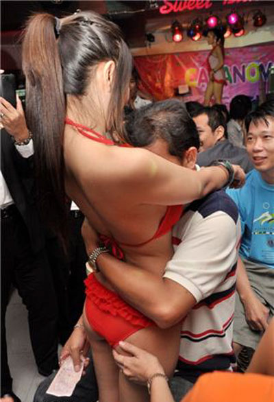 Sexy party at Bangkok night club Colognze