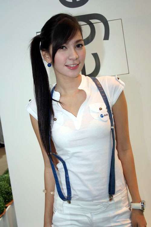 Thai booth babe A-ngun for AIS